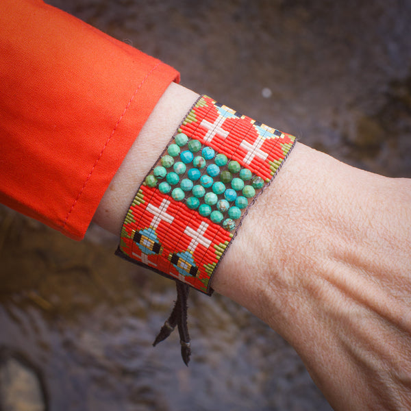 Los Cruces de Caminos Bracelet in red with turquoise