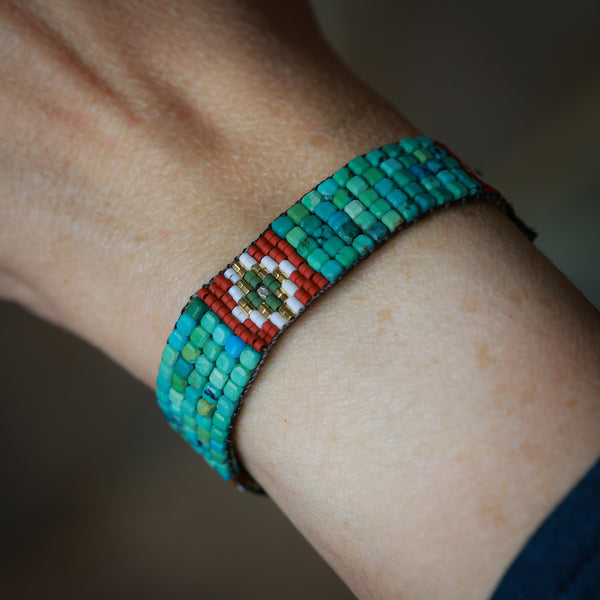 Turquoise Ojo Bracelet in Dark Red