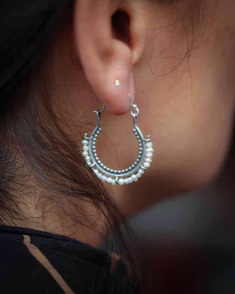 Arco Earrings with Pearl