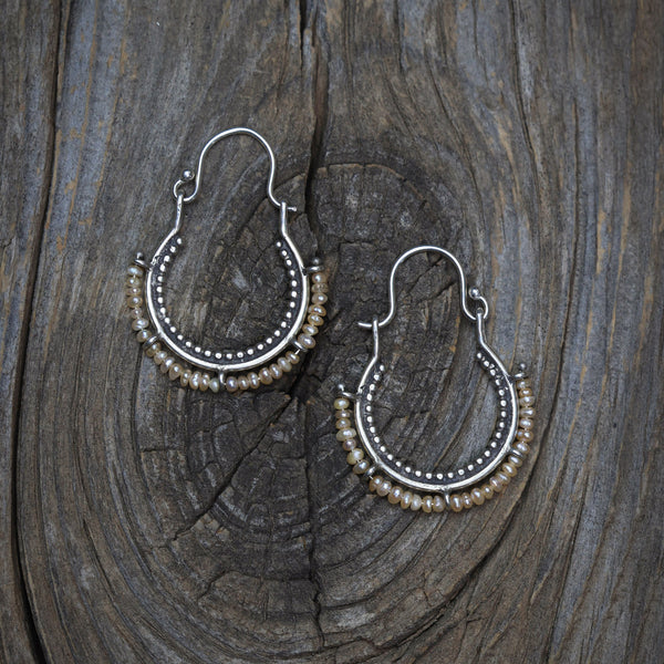 Arco Earrings with Pearl