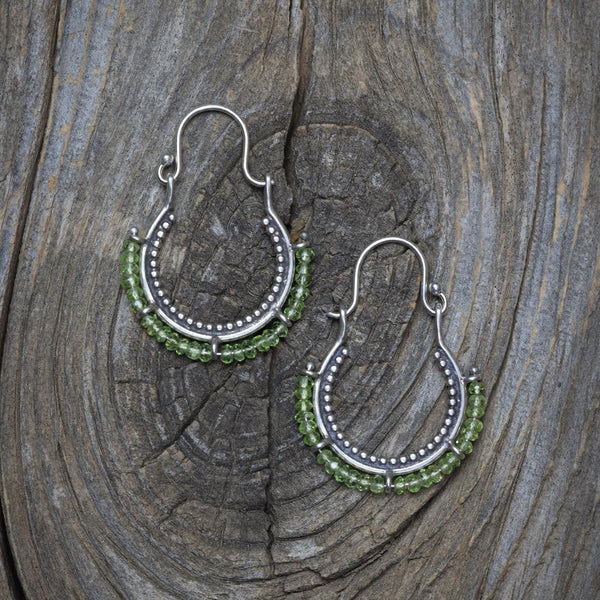 Arco Earrings with Peridot