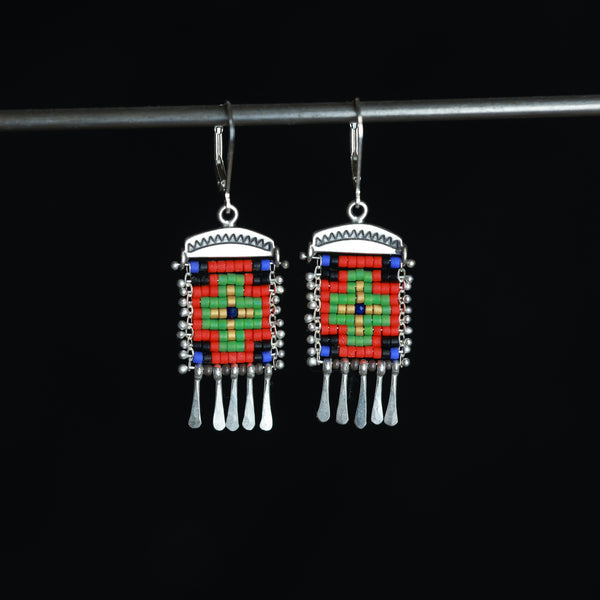 Short Cruces Earrings in Red and Green