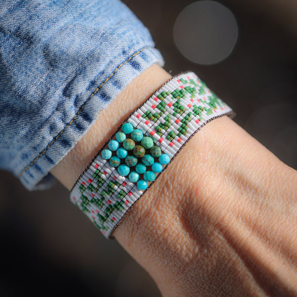 Thin Prickly Pear Bracelet in White with Turquoise
