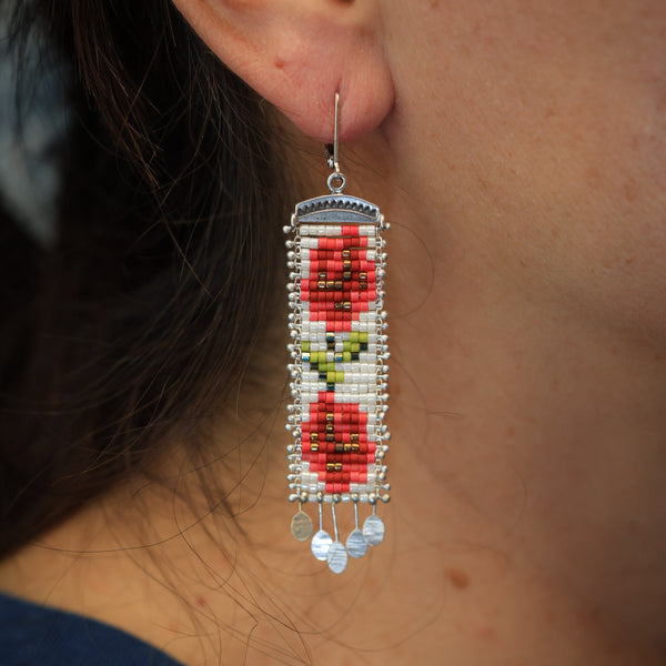 Long Rosas Earrings with Red Roses