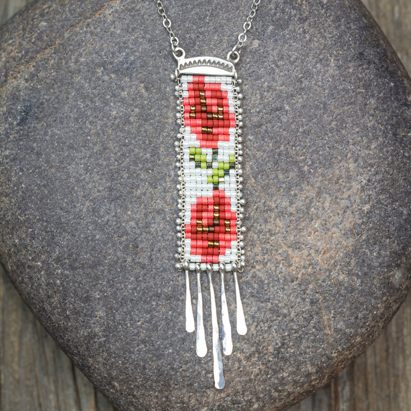 Rosas Necklace in White