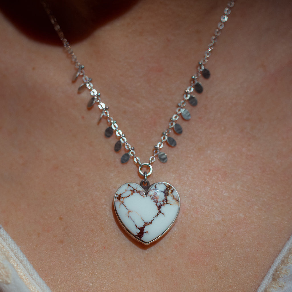 Pétalo White Horse Heart Necklace