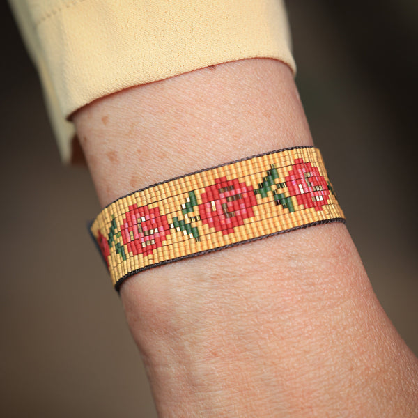 Red Rosas Bracelet in Gold