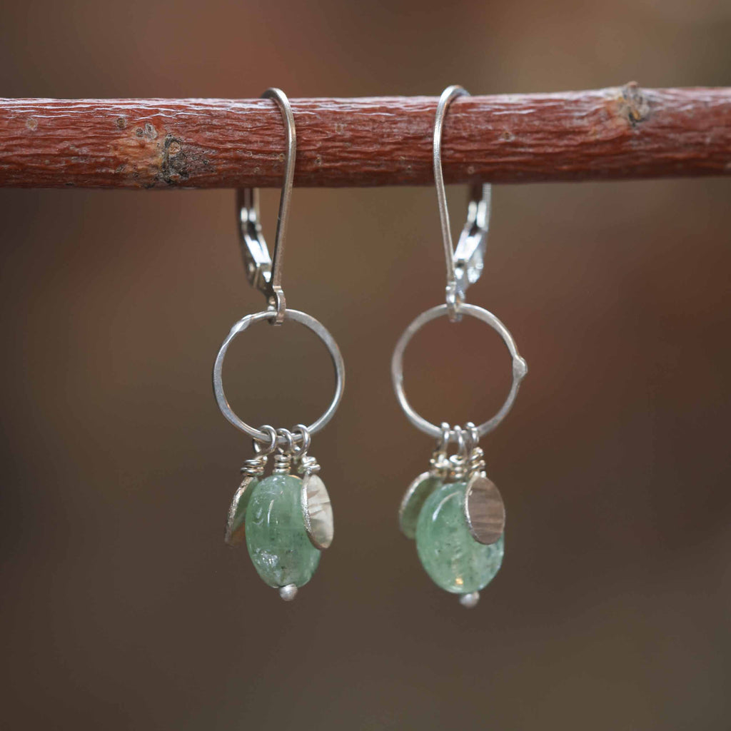 Pétalo Fringe Earrings with Oval Kyanite